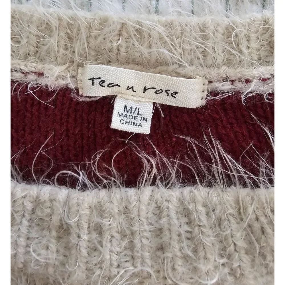 Tea n Rose Woman's Medium/Large Scoop‎ Neck Sweater